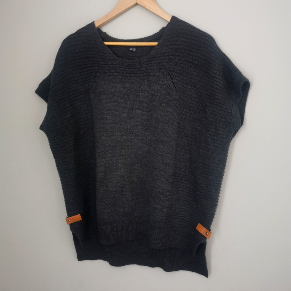 Charlie Paige short sleeve box sweater grey/black